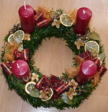 Adventní věnec z přírodnin Adventní věnec z přírodnin